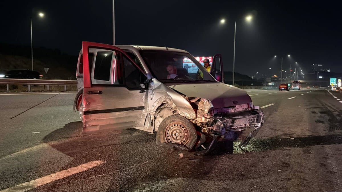 Başakşehir'de araç önce bariyerlere ardından otomobile çarptı: 1 ölü