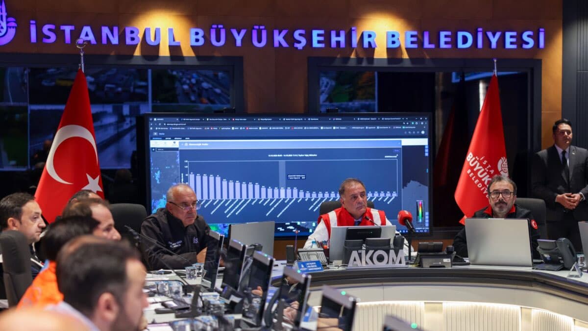 İBB Başkanvekili Aslan: Zorunlu olmadıkça dışarı çıkmayın