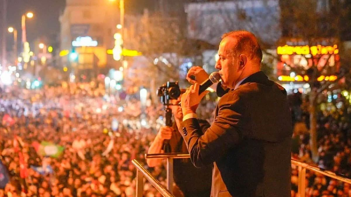 Sancaktepe Belediye Başkanı Alper Yeğin’den AK Parti’ye geçeceği iddialarına cevap: 31 Mart gecesi söz verdiğim yerdeyim