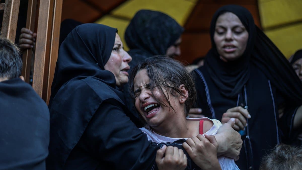 Gazze'de can kaybı 74 bin 561'e yükseldi