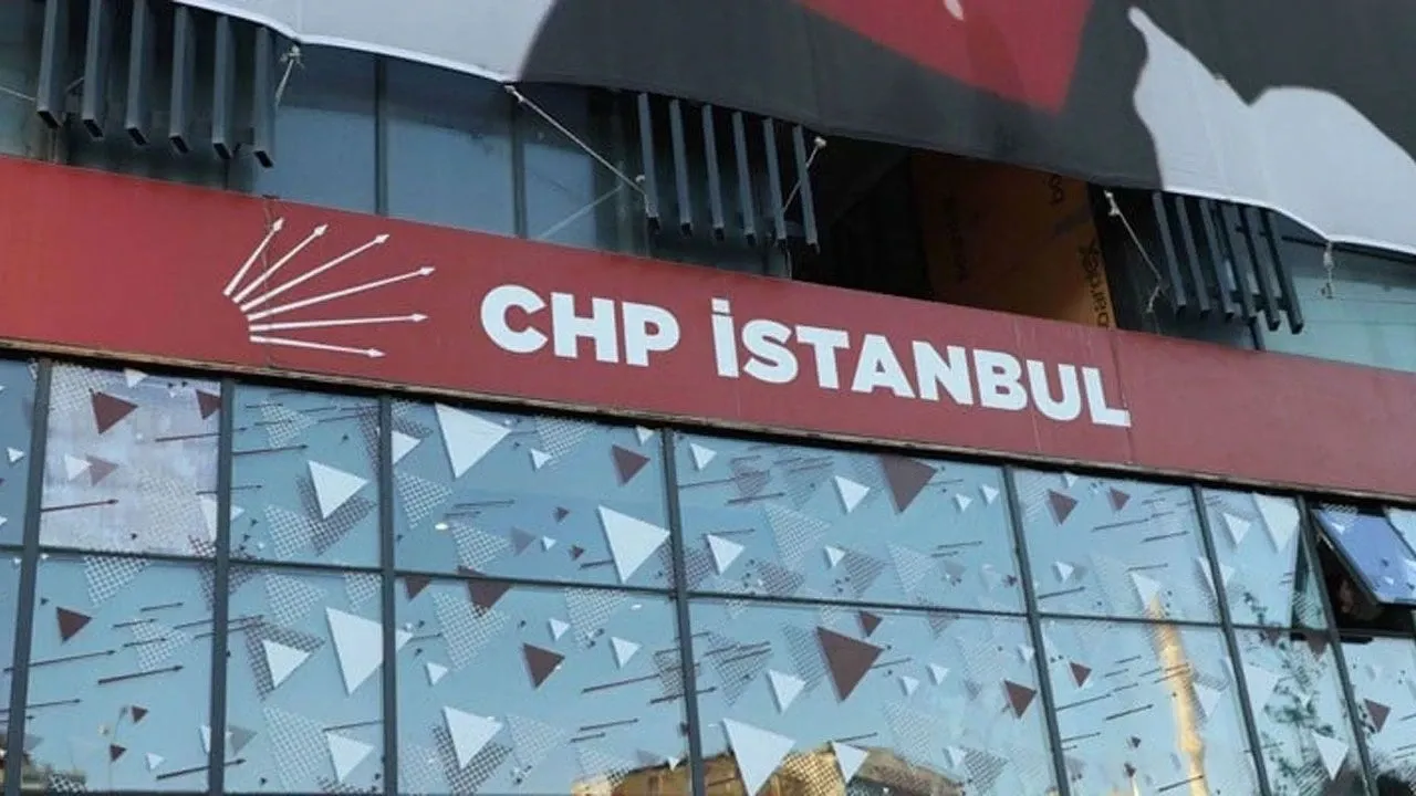 CHP İstanbul İl Yönetiminin görevden uzaklaştırılmasına yönelik dava ertelendi