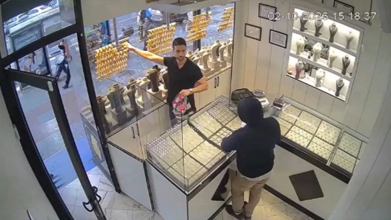 Hırsızın kuyumcu soyma planı ters tepti: İmitasyon altınları alıp kaçtı