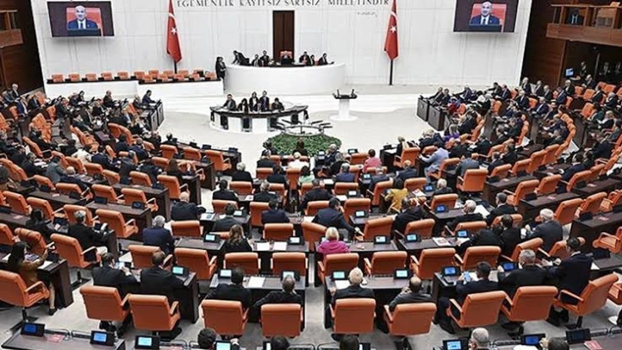 TBMM Genel Kurulu'nda yeni yasama yılının ilk gündem dışı konuşmaları yapıldı