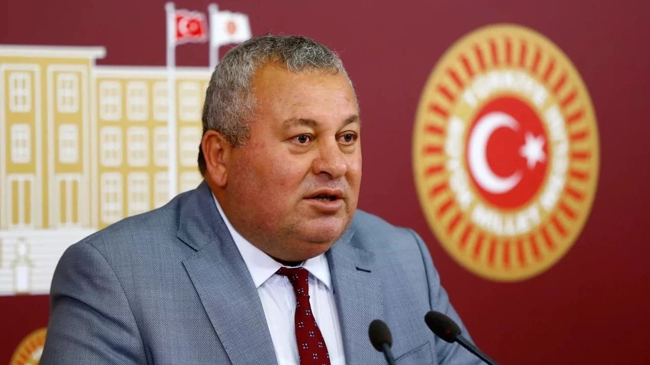 Cemal Enginyurt'tan Bakan Göktaş'a yanıt: 'Kimlik bilgilerini kimden aldın?'