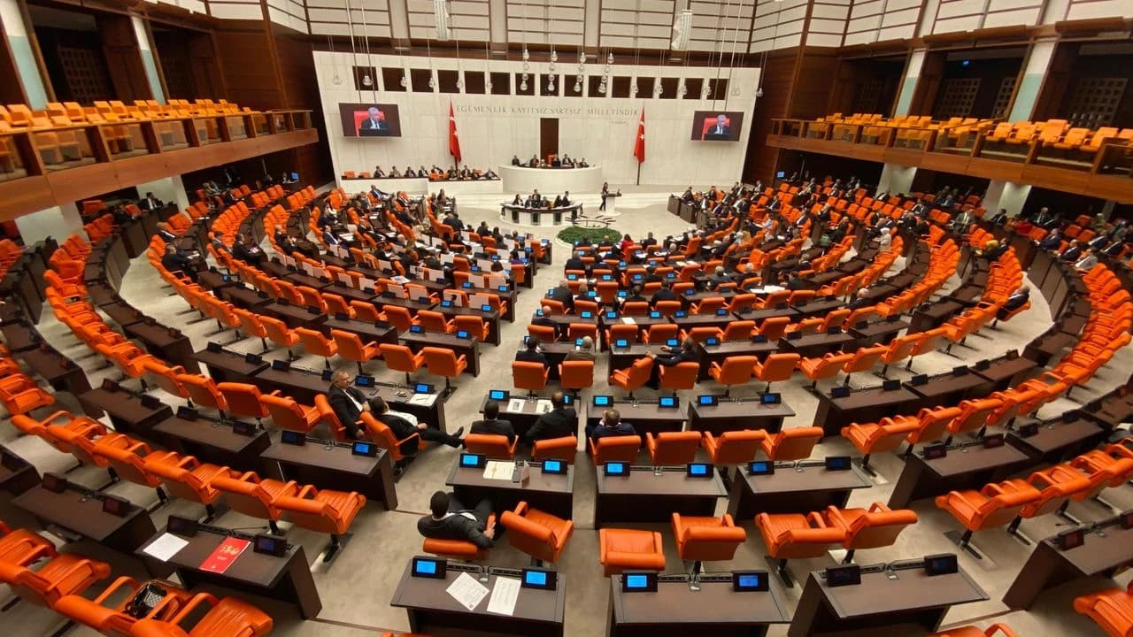 Fatma Betül Sayan dönemindeki atamalar sonrası harekete geçildi: Meclis’e yeni teklif