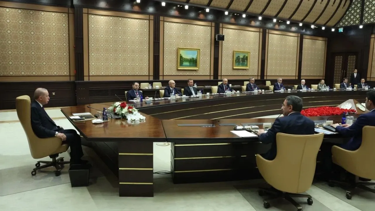 AK Parti’de ‘fon krizi’ toplantısı: 26 kişilik VİP liste iddiası!