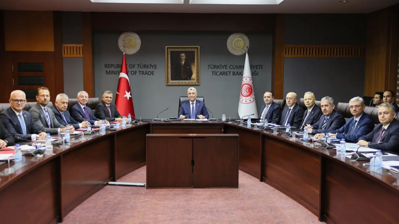 Bakan Bolat otomotiv sektörü temsilcileriyle 'Made in EU' politikasını görüştü
