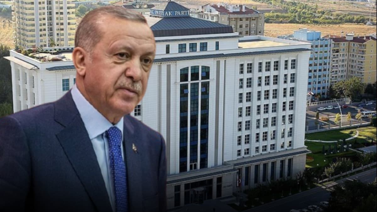AK Parti  ‘Dört il başkanını görevden aldık’ dedi, ikisi “İstifa ettik’ diye düzeltti