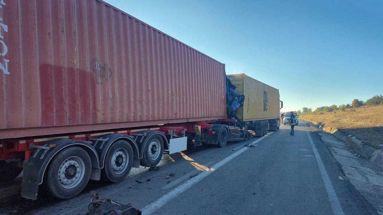 Anadolu Otoyolu’nda iki TIR çarpıştı: Bir can kaybı var
