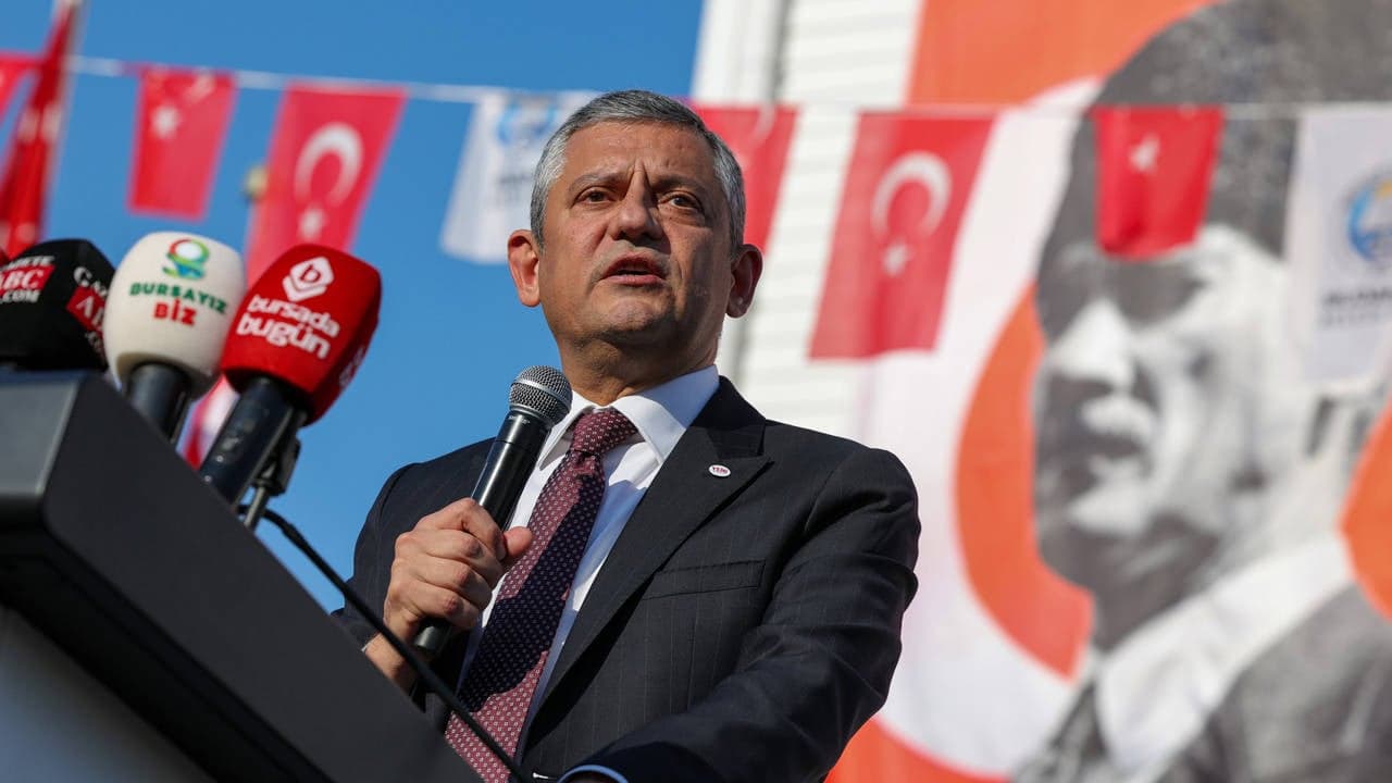 Özgür Özel Mudanya’da konuştu: “Bu millet sandıktan çıkan iradesini kimseye teslim etmedi”