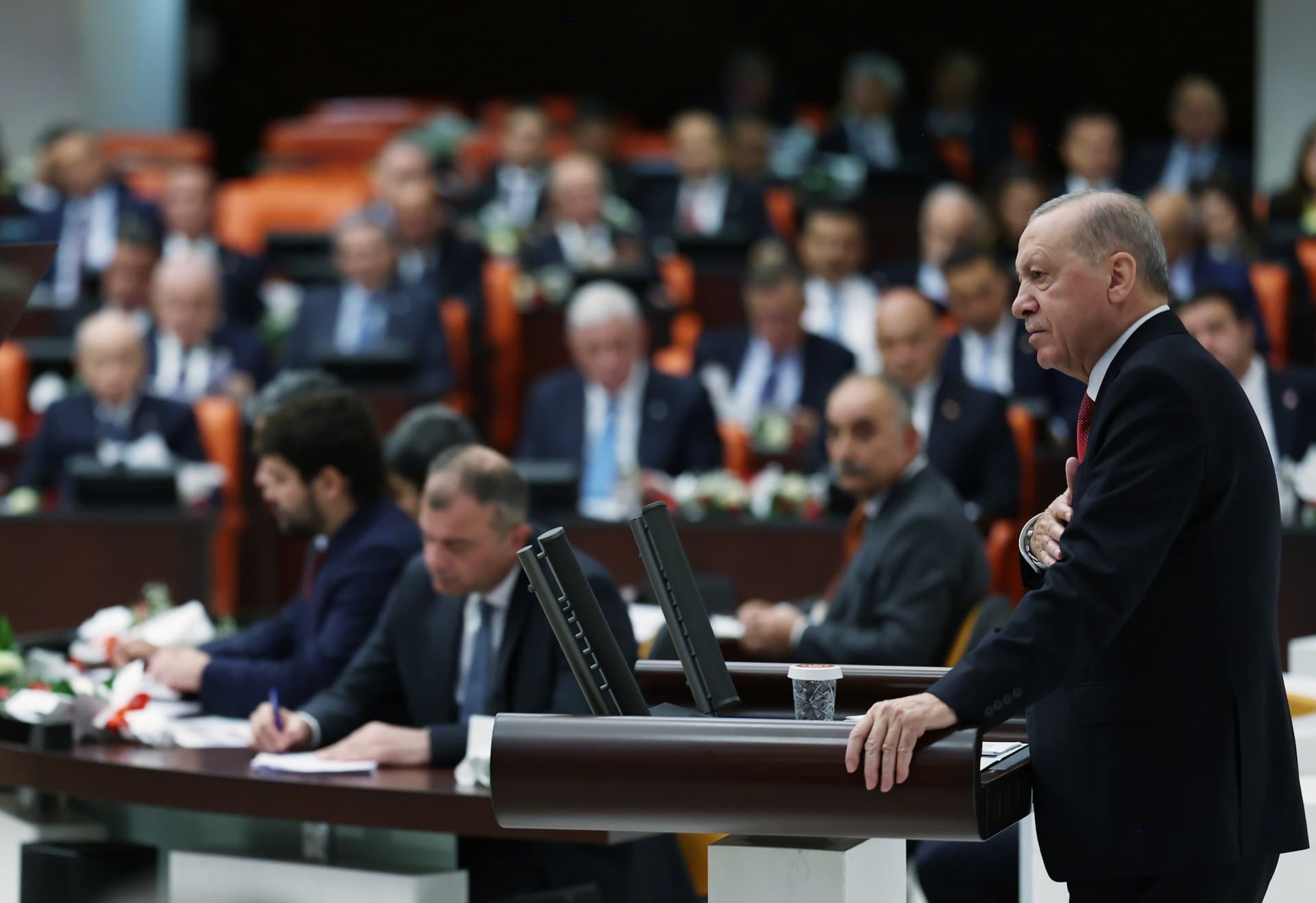 Erdoğan pushes for new charter as parliament reopens