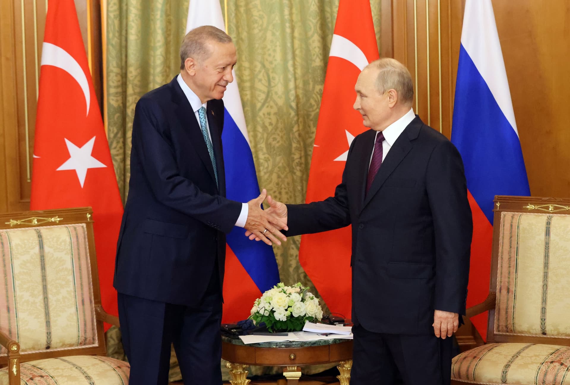 Turkish and Russian leaders discuss ties, Black Sea security