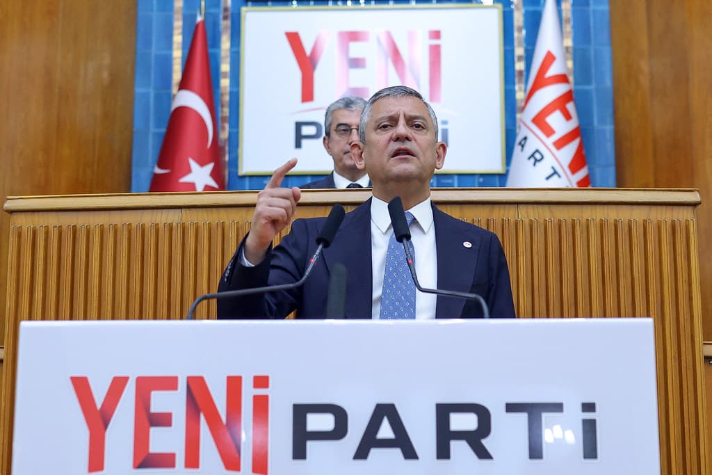 YENİ Parti Grup Toplantısı | Özel’den ‘fon’ tepkisi: ‘Erdoğan soyguncu listesini açıklamalı’