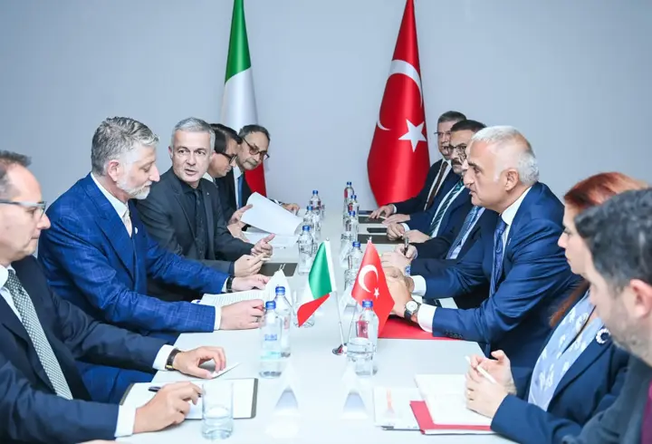 Bakan Ersoy, İtalyan mevkidaşı Giuli ile bir araya geldi