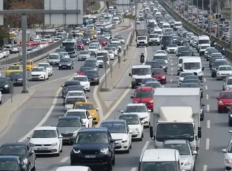 İstanbul'da haftanın ilk iş günü trafik kilit! Yoğunluk yüzde 69'a kadar çıktı
