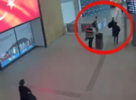 İstanbul Havalimanı'nda polisin gözünden kaçmadı! Korse yelekleri açılınca ortaya çıktı: Tam 8 kilo...