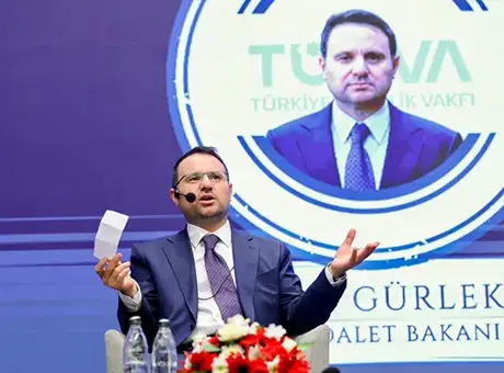 Adalet Bakanı Gürlek, TÜGVA'nın eğitim kampında gençlerle bir araya geldi
