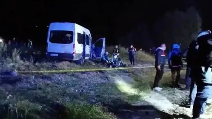 Kayseri’de iş makinesi ile 2 işçi servisi çarpıştı: 1 ölü, 15 yaralı