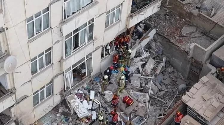 MALTEPE'DE ÇÖKEN BİNA SON DAKİKA: 1 KİŞİNİN CANSIZ BEDENİNE ULAŞILDI! İstanbul Maltepe'de bina neden çöktü, kaç kişi mahsur kaldı? Can kaybı var mı? Maltepe'de çöken bina kaç yıllık, neden çöktü?