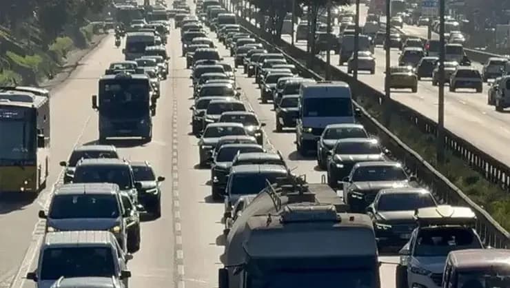 Haftanın son gününde İstanbul kilit! Trafik yoğunluğunu yüzde 80'e ulaştı