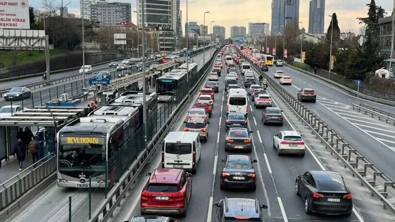 İstanbullular dikkat! Salı günü otobüs, metro, metrobüs ve vapur ücretsiz