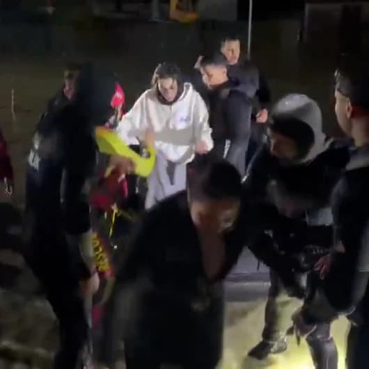 Selde mahsur kalan ünlü oyuncu Demet Özdemir böyle kurtarıldı