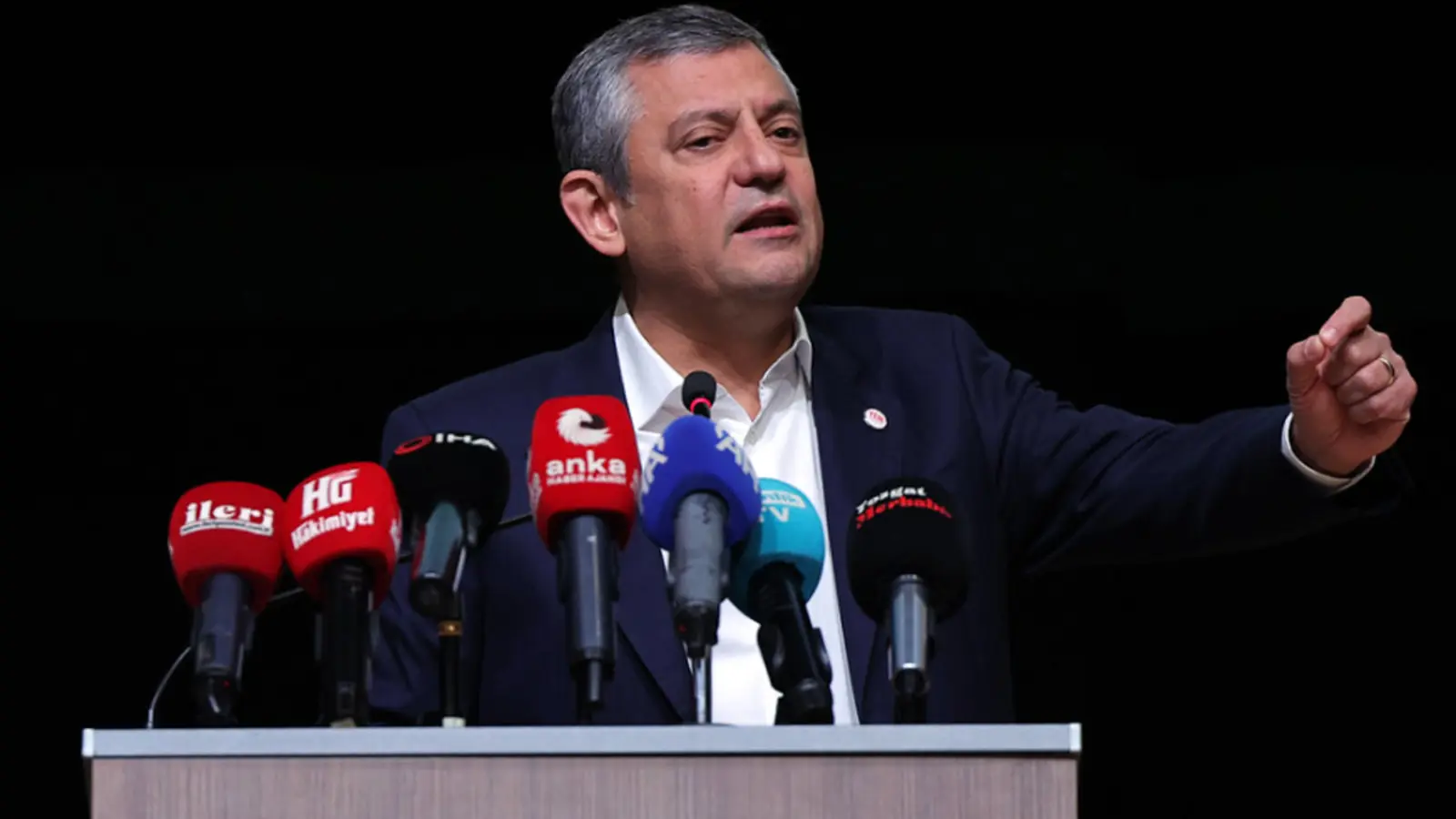 Özgür Özel: 14 kere üst üste kaybedenden genel başkan olmaz
