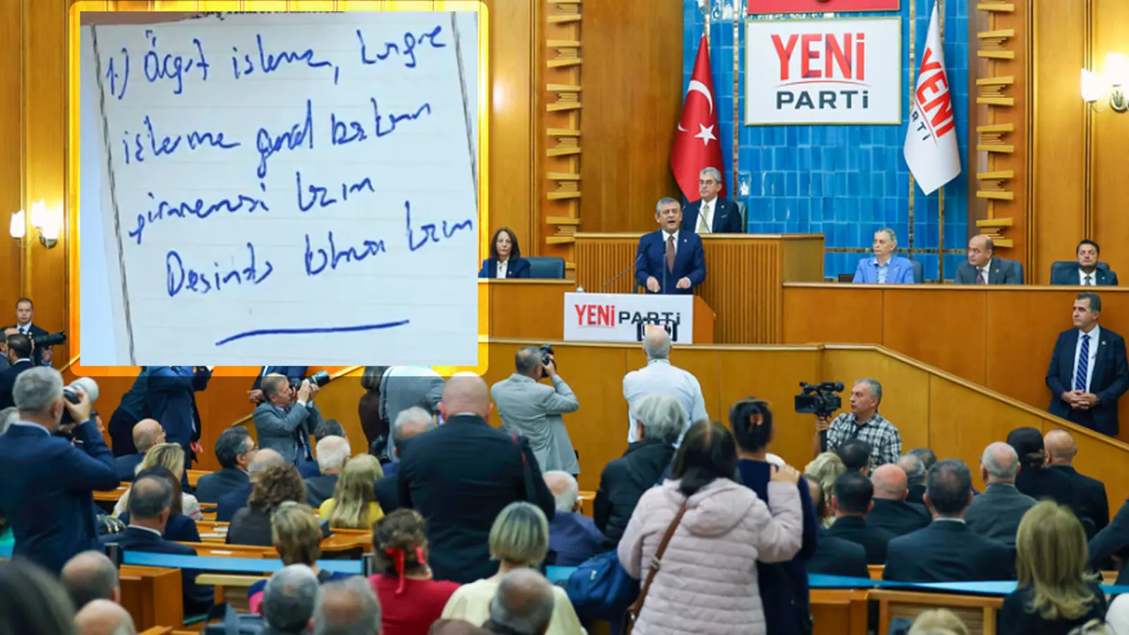 Özgür Özel konuşurken dikkat çeken not! Kameraya yansıdılar