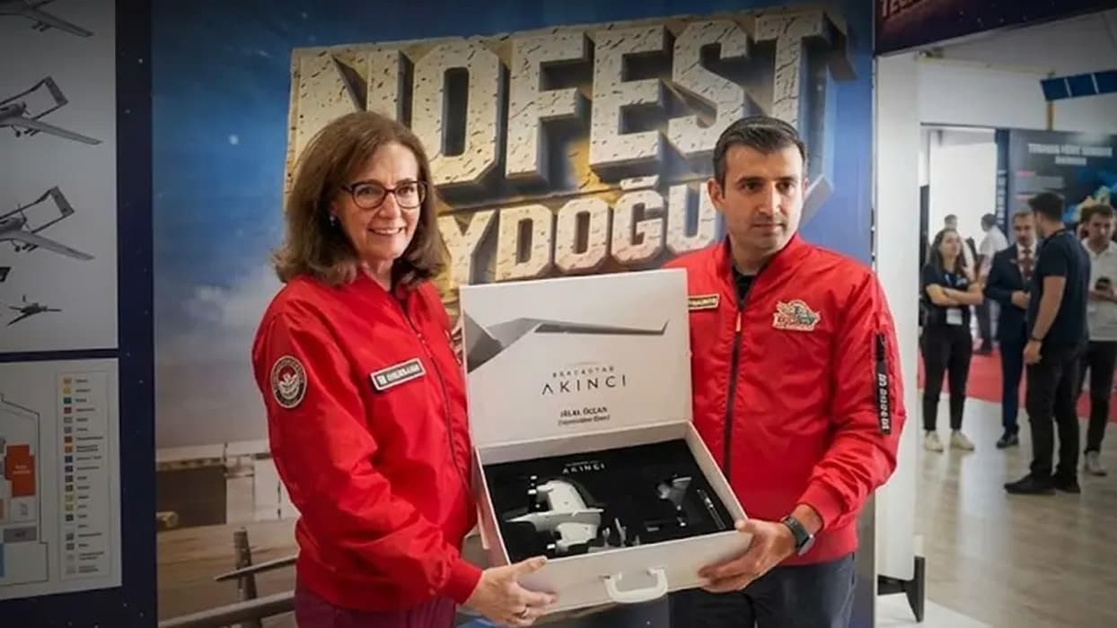 İngiliz diplomattan TEKNOFEST'e övgü yağmuru: Genç yetenekler hayran bıraktı