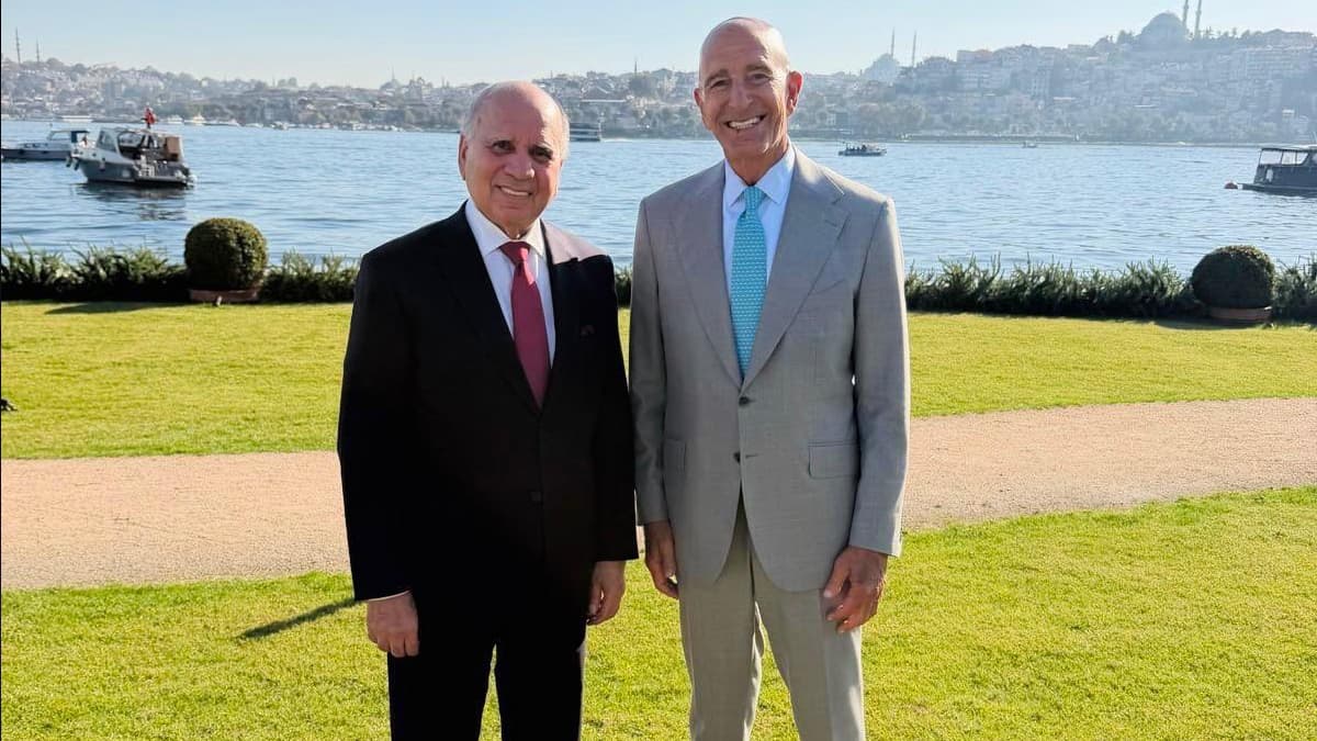 Barrack: Bakan Hüseyin'i Tersane'deki Haliç kıyısında ağırlamaktan onur duydum
