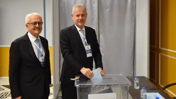 İzmir Ticaret Odası’nda Mahmut Özgener güven tazeledi