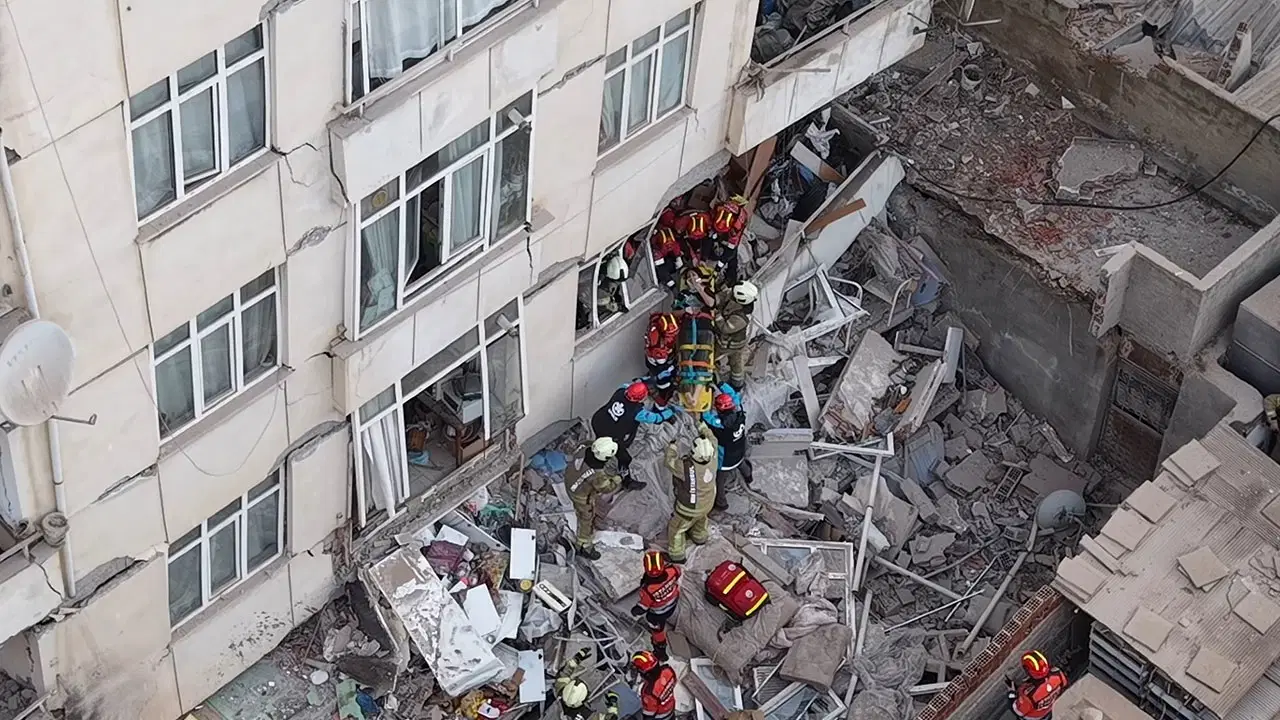 Son Dakika... İstanbul Maltepe’de 7 katlı bina çöktü: 3 katın kaçak eklendiği açıklandı