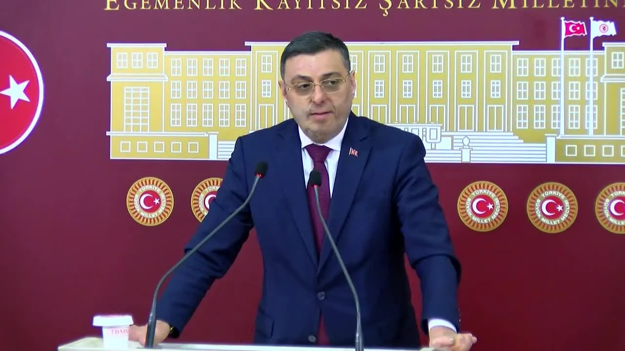 AKP’li Serkan Bayram partisine yönelik fon krizi eleştirilerinin ardından özür diledi