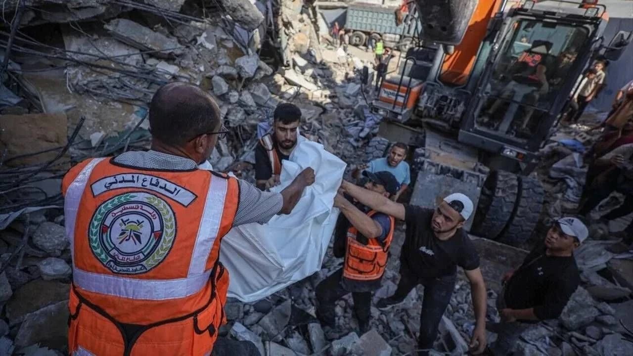 Soykırımcı İsrail Gazze'de 8 kişiyi daha katletti