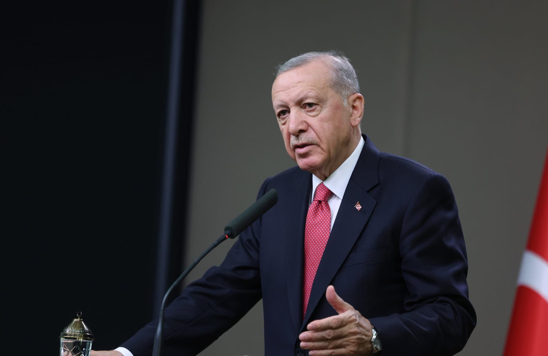 Erdoğan’dan muhalefete fon skandalı tepkisi: Türkiye’de şahsım dahil hiç kimse eleştirilemez değildir ama…
