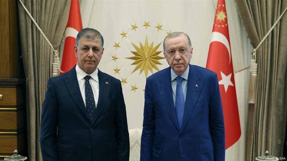 İzmir Büyükşehir Belediye Başkanı Cemil Tugay AKP'ye katıldı