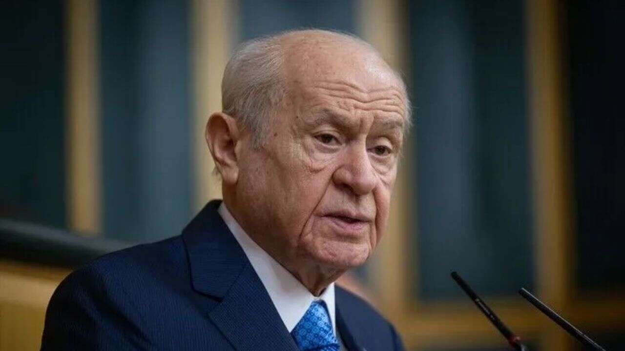 MHP Lideri Devlet Bahçeli'den dikkat çeken yüzük ve rozet
