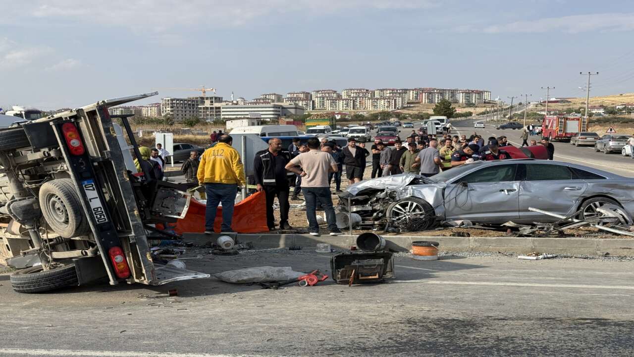 Kahramanmaraş'ta MHP heyetini taşıyan konvoyda kaza! 1 ölü, 4 yaralı