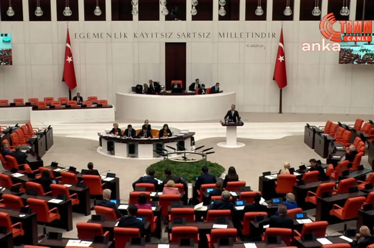 TBMM Genel Kurulu’nun fon krizi görüşülmeden kapatılmasına tepki: “Konuşulmasın diye TBMM’yi kapatıp kaçtılar”
