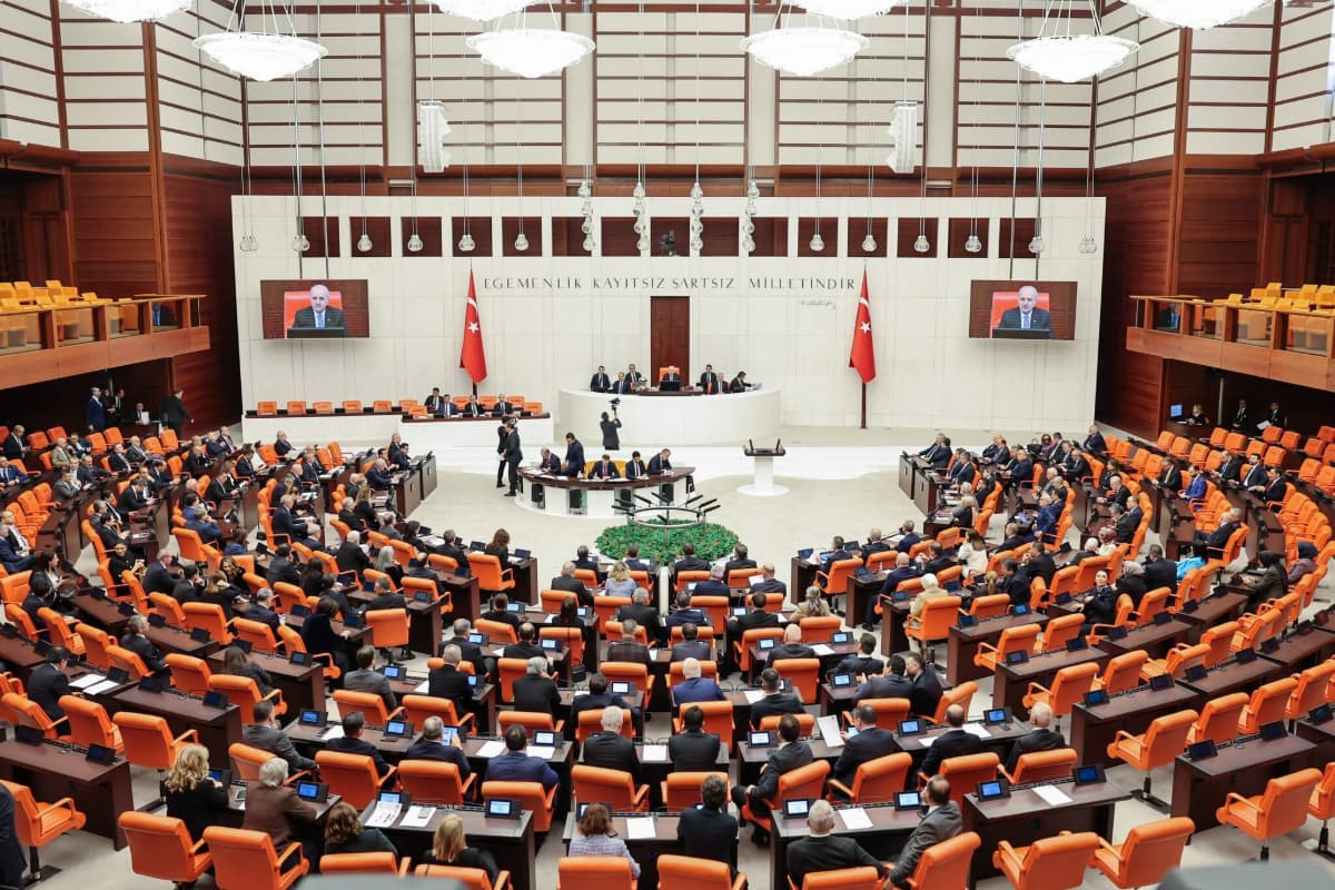 Fon vurgunu ile ilgili kanun teklifi görüşmeleri: "Madem haksız kazanç sağlayanları tespit ettiniz, neden gönüllü iadeye başvuruyorsunuz?"