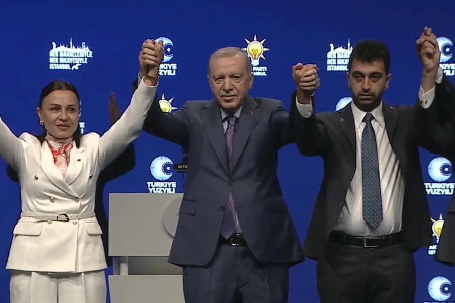 AKP'ye geçen 108 belediye başkanına "uyum" eğitimi veriliyor