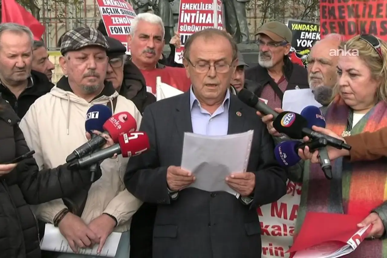 Emekliler, Kadıköy'de Ali Şekeroğlu'nu andı, iktidara seslendi: Artık bıçak kemiğe dayanmıştır; feryadı duyun!