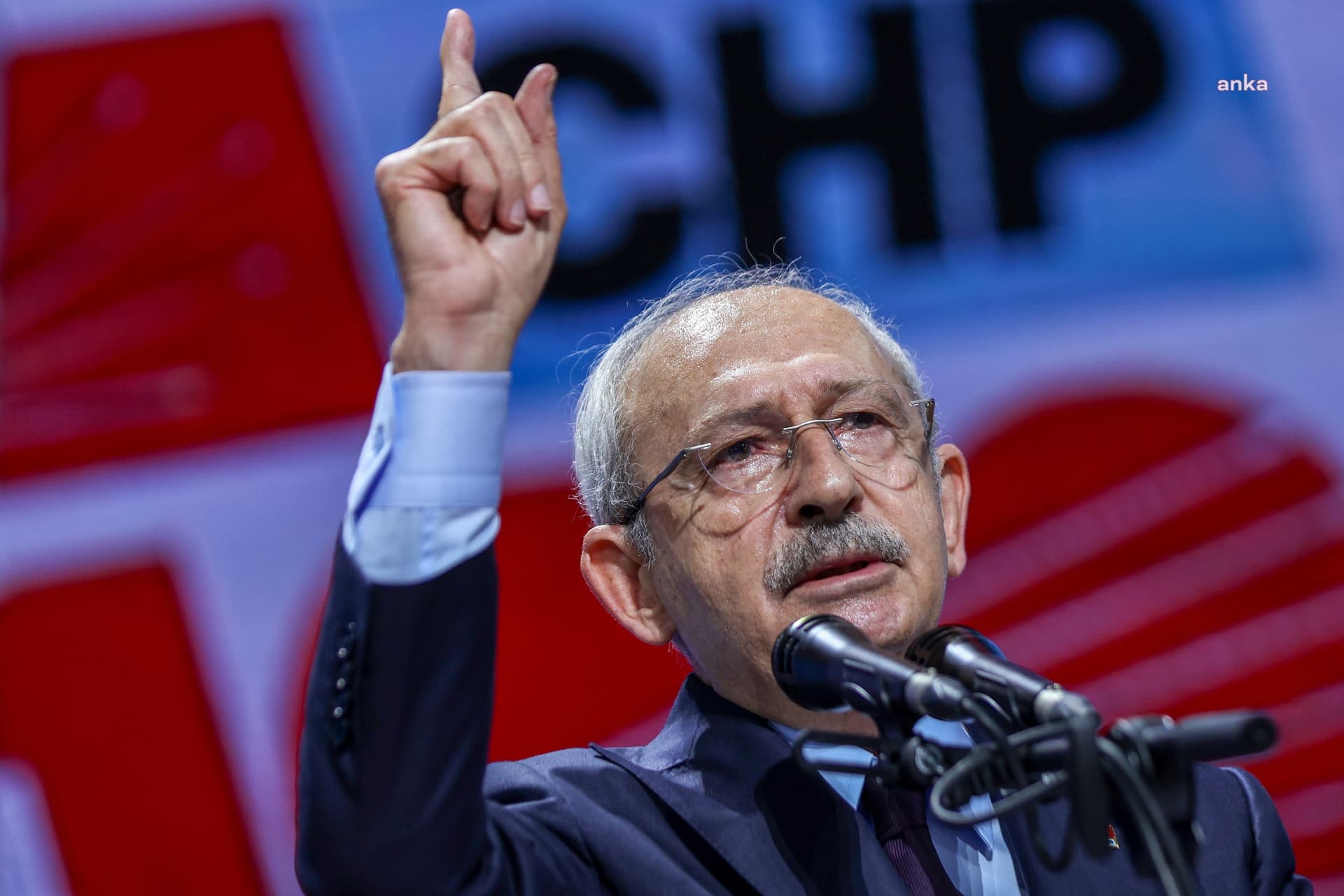 Kılıçdaroğlu: Fon skandalının üzerine gitmek istiyorsanız gazetecilerin önünden çekilin