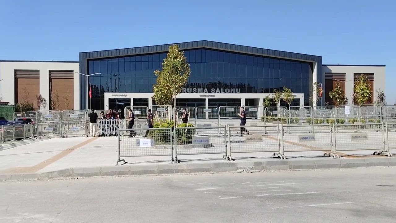 İBB davasında 92. gün... İmamoğlu'ndan, avukatı Pehlivan'ın nakline tepki
