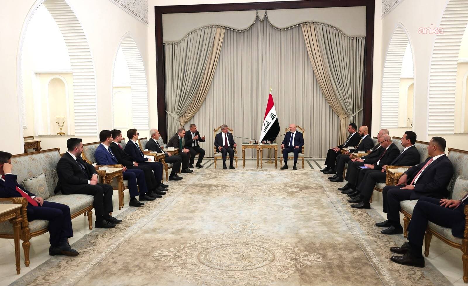 Davutoğlu Irak ziyaretinde siyasi liderler ve din alimleriyle görüştü