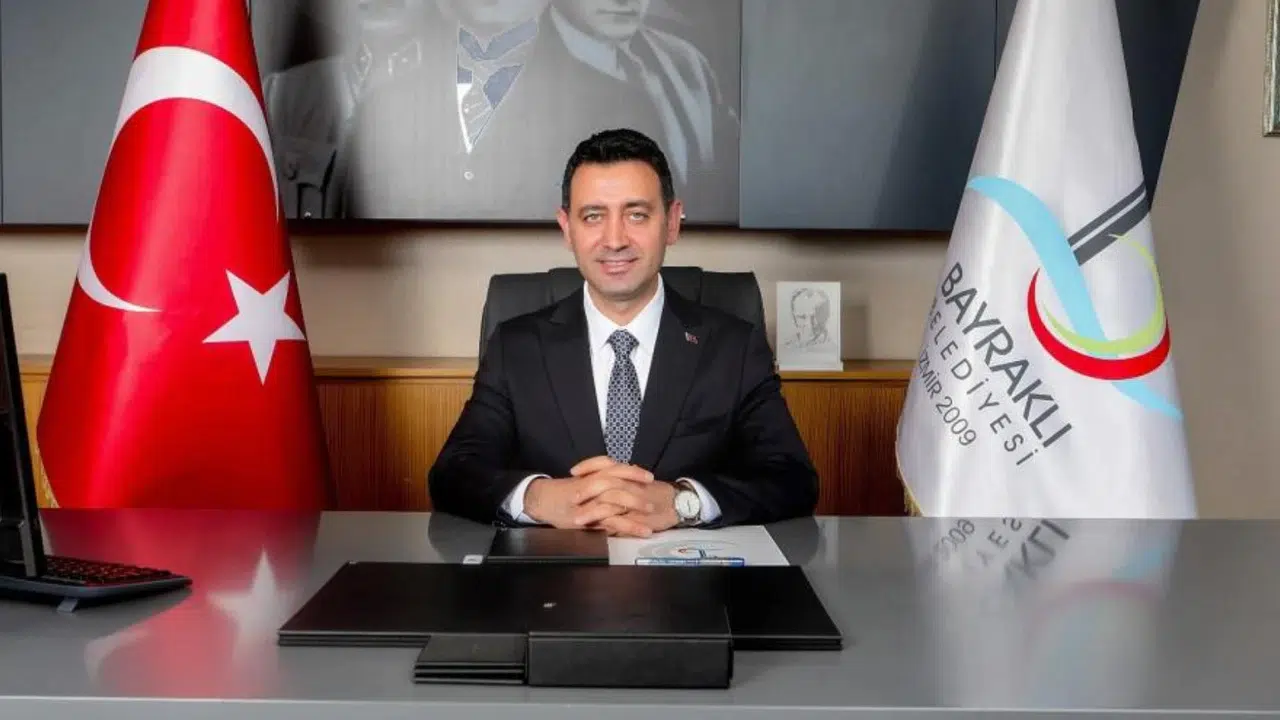 Bayraklı Belediye Başkanı İrfan Önal, CHP'den istifa etti