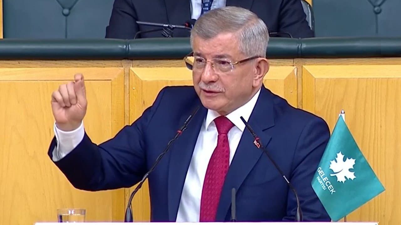 Eski Başbakan Davutoğlu şüpheli olarak ifade verdi: "Söylediğim sözlerin arkasındayım"