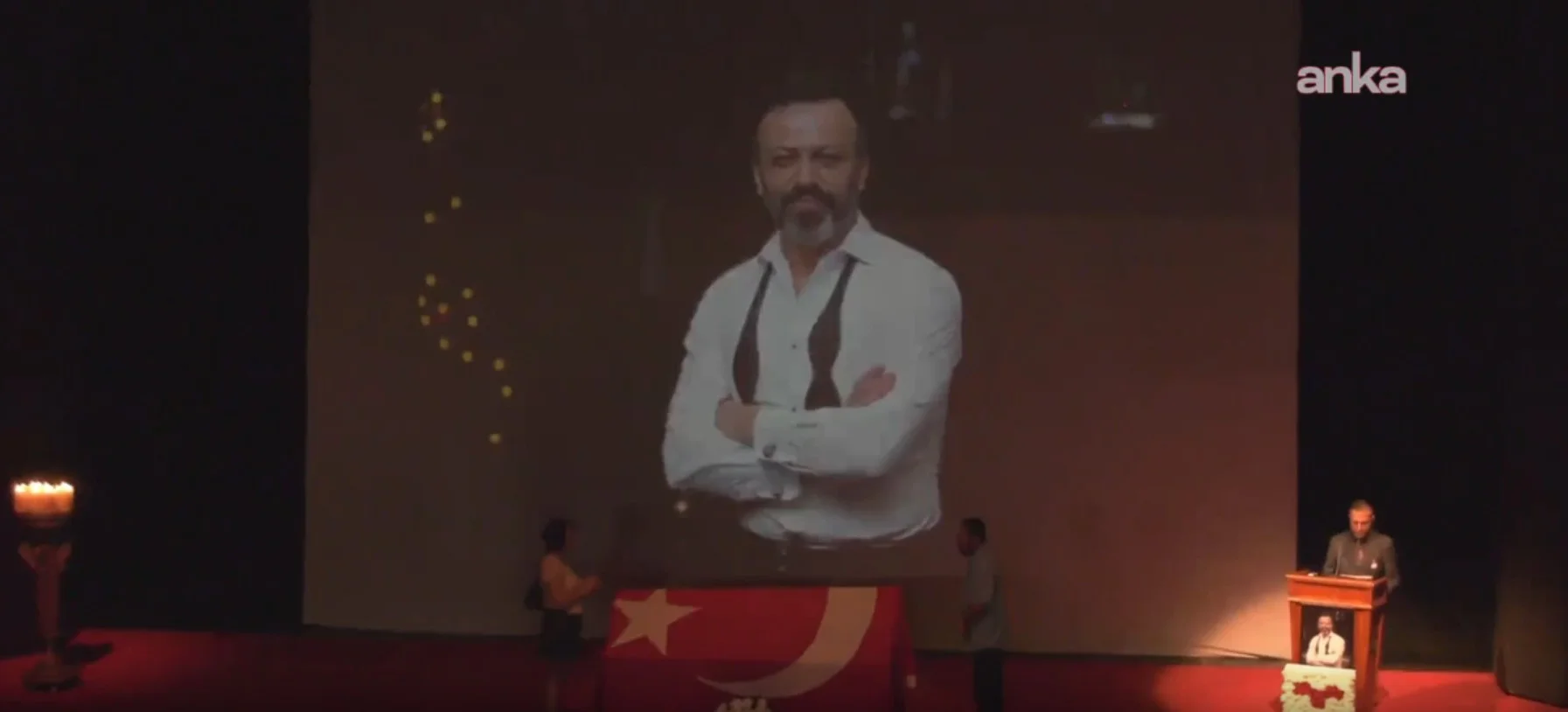 Oyuncu Serhat Kılıç için Muhsin Ertuğrul Sahnesi'nde cenaze töreni düzenlendi