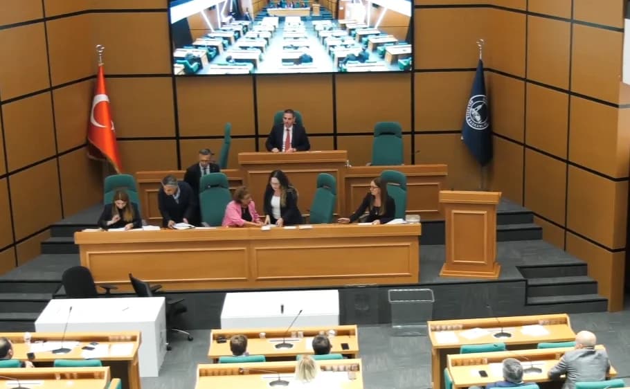 Üsküdar Belediyesi başkan vekilliği seçimi: İkinci turu AKP'nin adayı 22-20 önde tamamladı