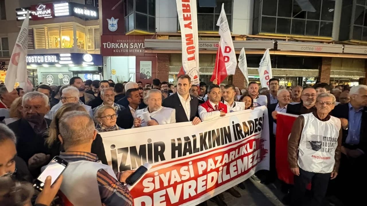 Cemil Tugay’ın AKP’ye geçeceği iddialarına tepki: İzmir kimsenin siyasi ganimeti değildir